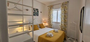 2 quartos, ferros/tábuas de passar roupa, Wi-Fi, roupa de cama