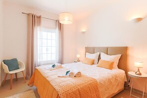 1 chambre, fer et planche à repasser, accès Internet, draps fournis