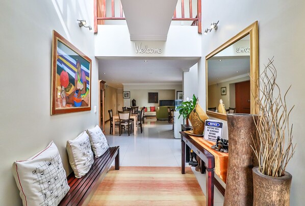 Reception - Kwantu Guesthouse 2 (Cape Town)