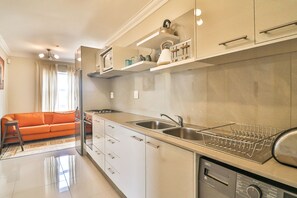 In-room dining - Kwantu Guesthouse 2 (Cape Town)