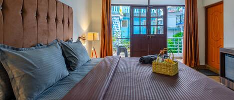 Deluxe Double Room, Balcony, Bay View | Desk, laptop workspace, soundproofing, free WiFi
