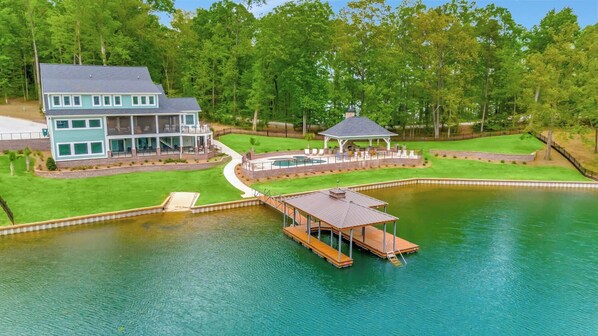 Exterior - Incredible 10 BR home with pool (Seneca)