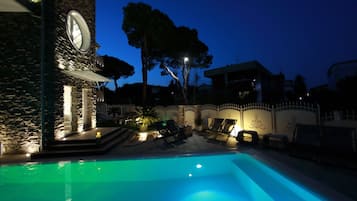 Seasonal outdoor pool, open 9:00 AM to 10:00 PM, pool umbrellas