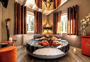 Luxe kamer, 1 slaapkamer, en-suite badkamer, uitzicht op tuin | Italiaanse Frette-lakens, luxe beddengoed, bedden met traagschuimmatras