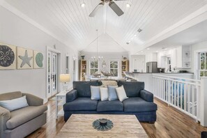 TV - Large Porches - Close to Beach and Pool-3 bikes (Seacrest)