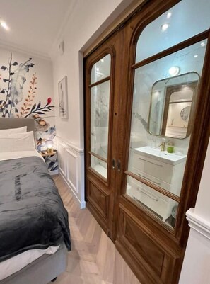 1 chambre, lit parapluie, Wi-Fi gratuit, draps fournis
