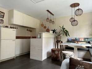 Interior - Rust en Ruimte in een Knusse Cottage aan de Lek Naast Werk aan het Spoel (Culemborg)