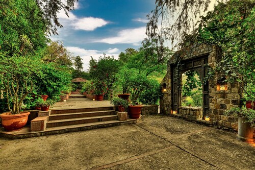 8 Mandi Hills Boutique Farmstay by 8MH - With Pool 