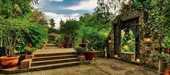 8 Mandi Hills Boutique Farmstay by 8MH - With Pool 