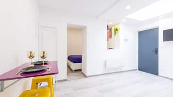 Charming Apart 2B - Amethyst - 2 People | Living area | 32-inch Smart TV with digital channels, Netflix, streaming services