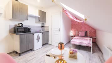 Studio phong cách cổ điển | Bộ đồ giường cao cấp, truy cập Internet không dây miễn phí