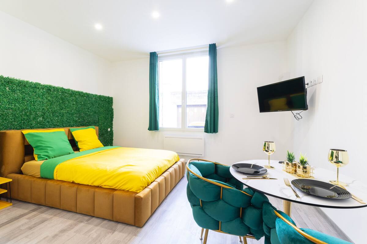 Studio Suite Basic | Seprai premium dan Wi-Fi gratis