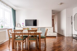 คลาสสิกอพาร์ทเมนท์ | ห้องรับประทานอาหาร
