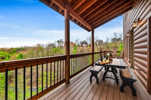 Outdoor dining - 8 Bedroom ~Mtn View~ Sleeps 22 ~ Private Pool! (Sevierville)