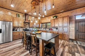 Fridge, microwave, oven, stovetop - 8 Bedroom ~Mtn View~ Sleeps 22 ~ Private Pool! (Sevierville)