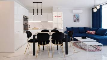 Appartement (19) | Woonruimte | Flatscreentelevisie