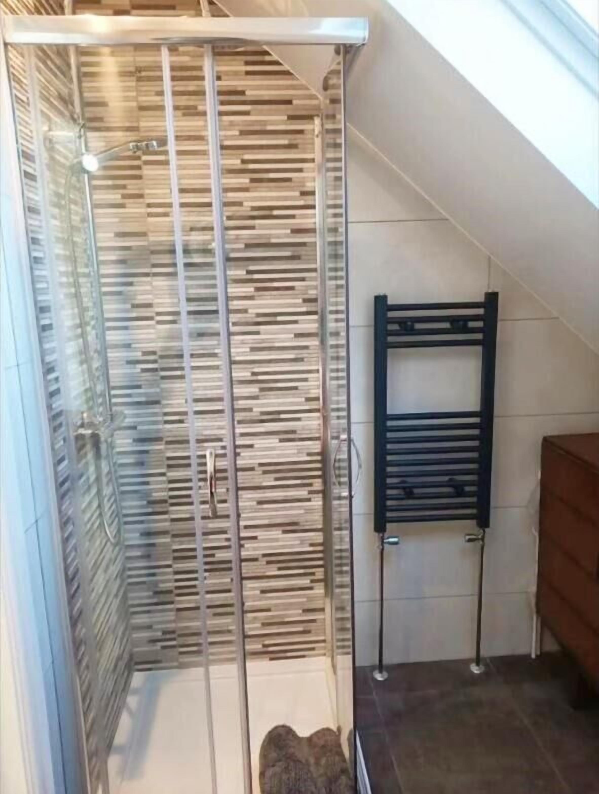 Apartment | Bathroom | Shower, towels