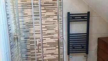 Apartment | Bathroom | Shower, towels