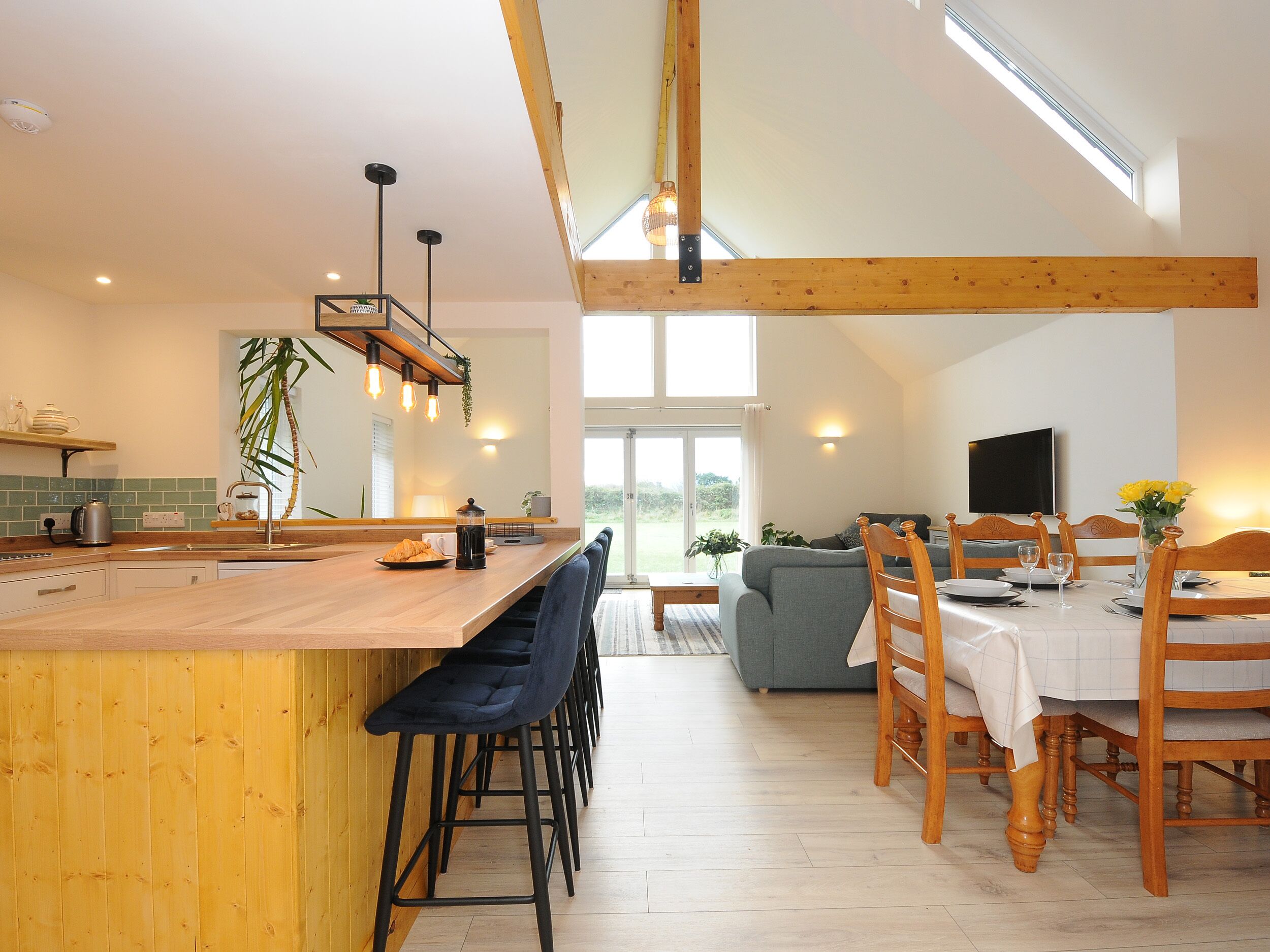 Oppvaskmaskin, vannkoker, brødrister og kjøkkenutstyr