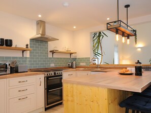 Dishwasher, electric kettle, toaster, cookware/dishes/utensils - Gwennel Neyth (Newquay)