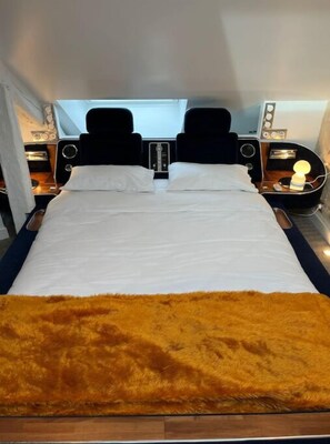1 bedroom, travel crib, free WiFi, bed sheets