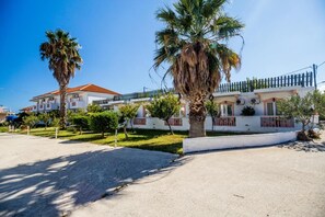 Front of property - Vivi's Studios (Zakynthos)