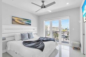 6 chambres, bureau, fer et planche à repasser, lit parapluie