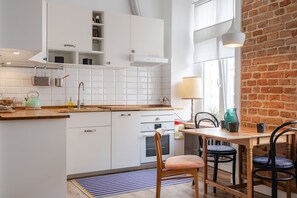 Comfort Apartment | Private kitchenette | Fridge, oven, stovetop, dishwasher