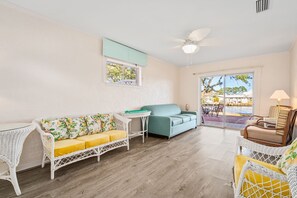 Smart TV - Ground level bay-front home on deep waterfront!  (Dauphin Island)