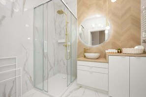 Shower, hair dryer, shampoo