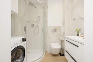 Dusche, Haartrockner, Shampoo