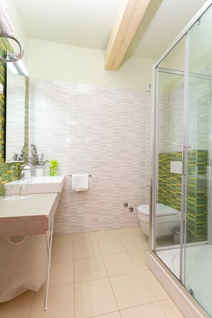 Doccia, asciugacapelli, asciugamani