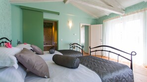 4 bedrooms, iron/ironing board, free WiFi, bed sheets