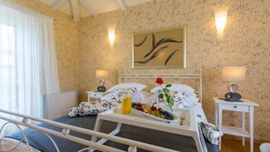 4 chambres, fer et planche à repasser, accès au Wi-Fi (inclus)