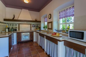 Fridge, microwave, oven, dishwasher - Villa Splendida by Villas Guide (Porec)