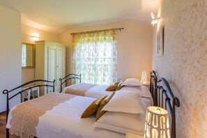 5 Schlafzimmer, Bügeleisen/Bügelbrett, kostenloses WLAN, Bettwäsche