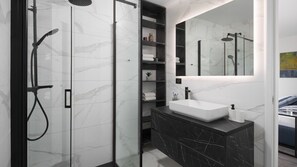 Shower, hair dryer, towels - Villa Dea by Villas Guide (Vrsar)