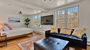 5 Schlafzimmer, Schreibtisch, Bügeleisen/Bügelbrett, WLAN