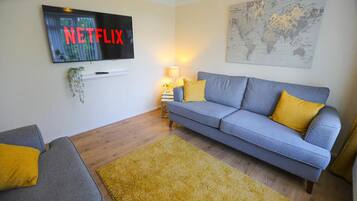 House | Ruang tamu | TV