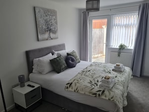 House | 5 bedrooms, free WiFi, bed sheets