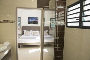 4 slaapkamers, een strijkplank/strijkijzer, wifi, beddengoed