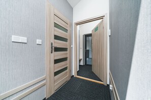 Desk, iron/ironing board, cots/infant beds, free WiFi - Aron Residence (Kraków)