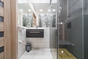 15. Aron Residence | Bathroom