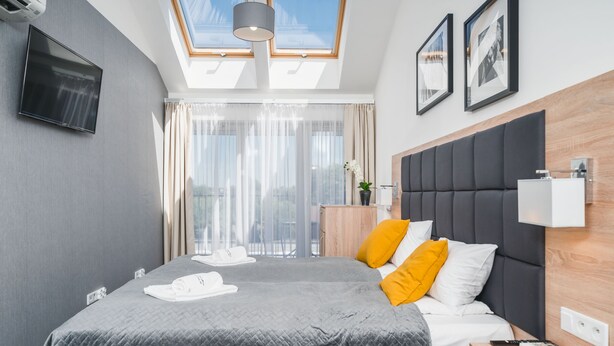 40. Aron Residence
