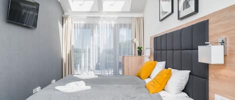 40. Aron Residence | Desk, iron/ironing board, cots/infant beds, free WiFi