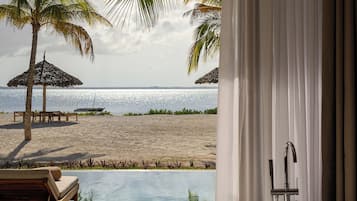 Phòng Suite Executive, 1 giường cỡ king (Swim Up, Front Ocean View) | Bàn, truy cập Internet không dây miễn phí, bộ trải giường