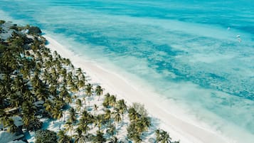 Näkymä rannalle/valtamerelle