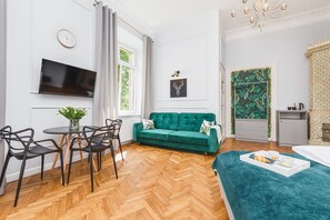 2. Private Room - Traveler's Best Choice | 1 soveværelse, skrivebord, arbejdsområde til bærbare computere