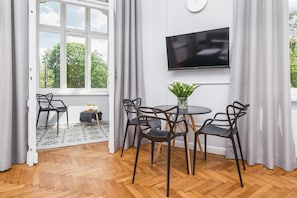 2. Private Room - Traveler's Best Choice | 1 Schlafzimmer, Schreibtisch, laptopgeeigneter Arbeitsplatz