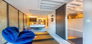 3 多间卧室、客房内保险箱、办公桌、熨斗/熨衣板